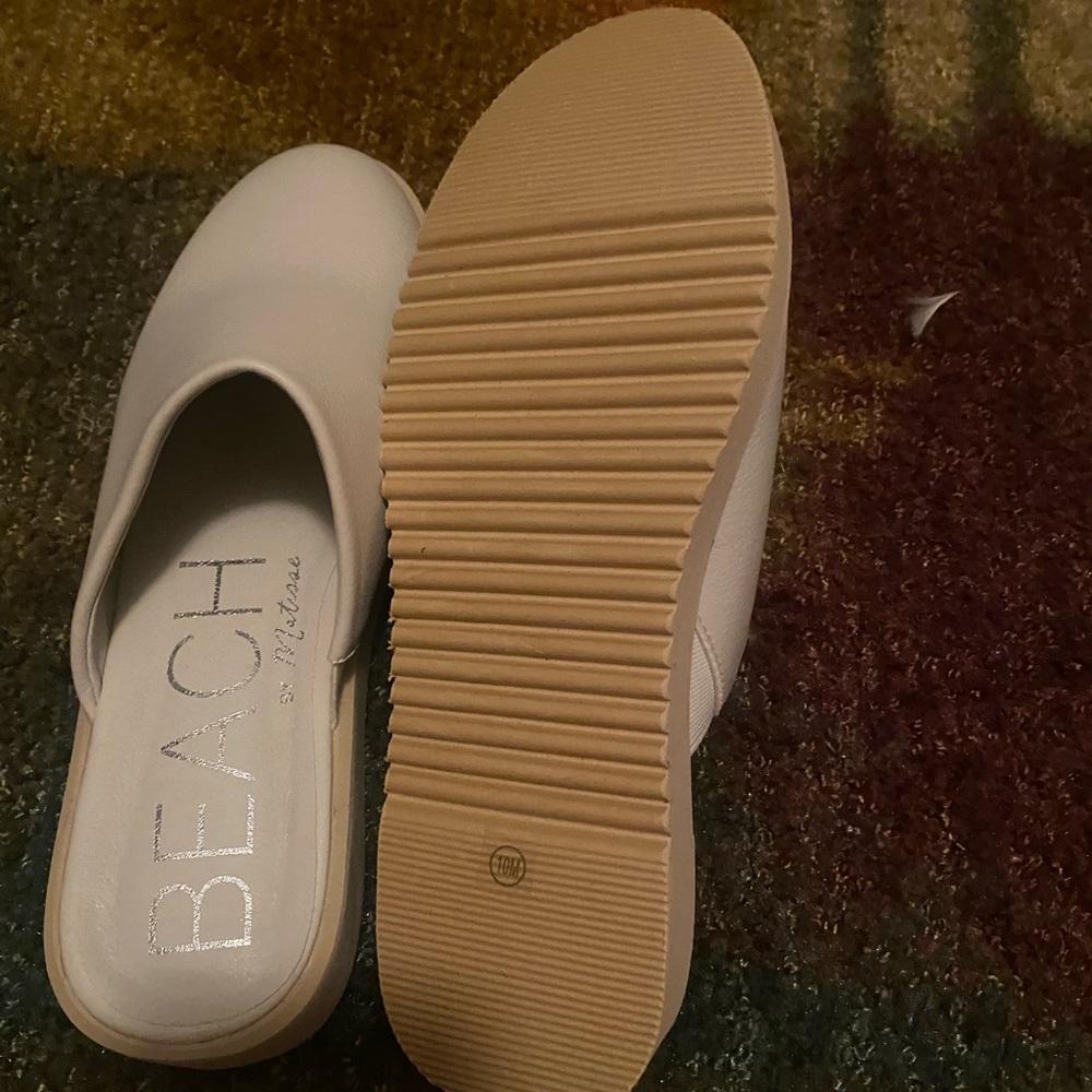 Matisse Beach clog.  Never worn.